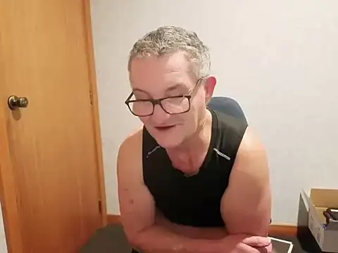 daddy_man Show in webcam