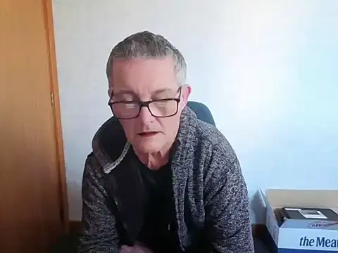 daddy_man: διαδικτυακό σόου στην κάμερα