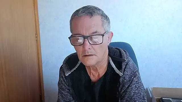 daddy_man Show in webcam