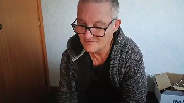 daddy_man Show in webcam