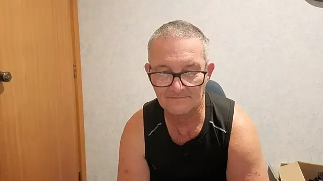 daddy_man: διαδικτυακό σόου στην κάμερα