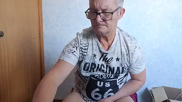 daddy_man: διαδικτυακό σόου στην κάμερα