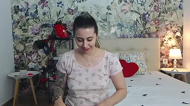 RoseDiamond06 Adlı Modelin Canlı XXX Sohbeti