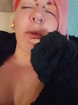 PinkTheHawk's Webcam Show