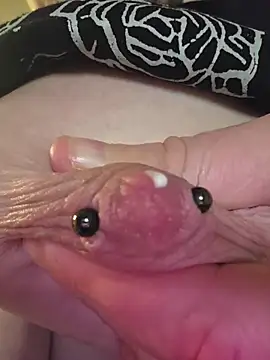 PinkTheHawk Show in webcam