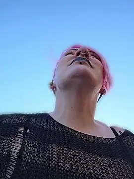 PinkTheHawk Live Chatrum