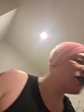 PinkTheHawk élő chatszobája