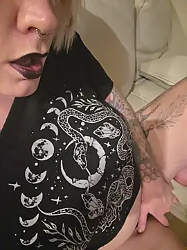 PinkTheHawk's Webcam Show