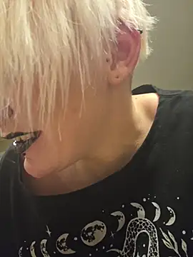 PinkTheHawk Live XXX-chat