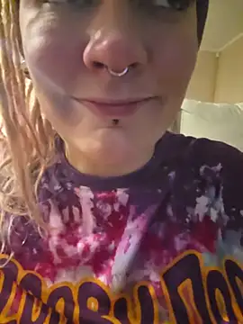PinkTheHawk Show in webcam