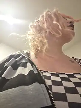 PinkTheHawk's Live XXX Chat
