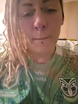 PinkTheHawk – webcam-show