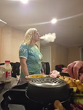 PinkTheHawk Webcam Show
