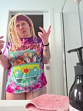 PinkTheHawk's Webcam Show