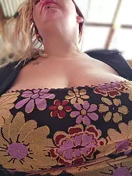 PinkTheHawk's Webcam Show