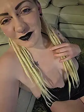 הופעת וובקאם של PinkTheHawk