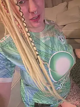 PinkTheHawk's Webcam Show