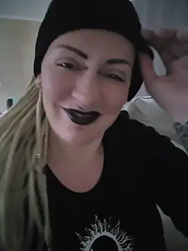PinkTheHawk Webcam Show