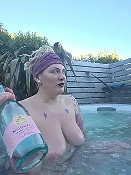PinkTheHawkn Webbikameraesitys