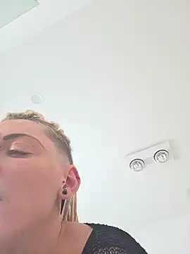 PinkTheHawk's Live XXX Chat