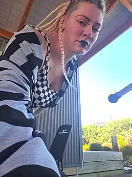 PinkTheHawk's Webcam Show