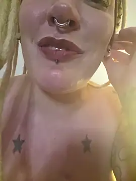 PinkTheHawk's Webcam Show