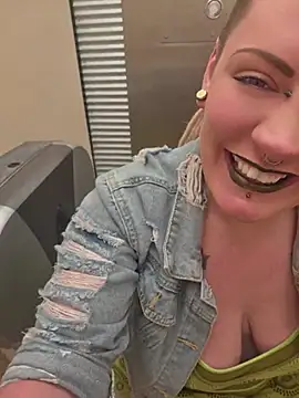 PinkTheHawk's Webcam Show