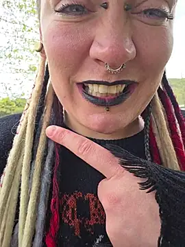 צ'אט XXX בשידור חי של PinkTheHawk