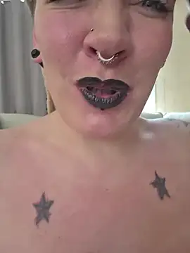 PinkTheHawk's Live XXX Chat