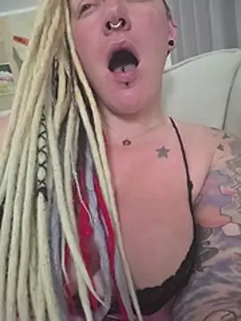 PinkTheHawk's Live XXX Chat