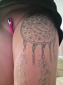 PinkTheHawk Show in webcam