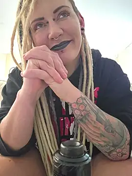 PinkTheHawk's Webcam Show