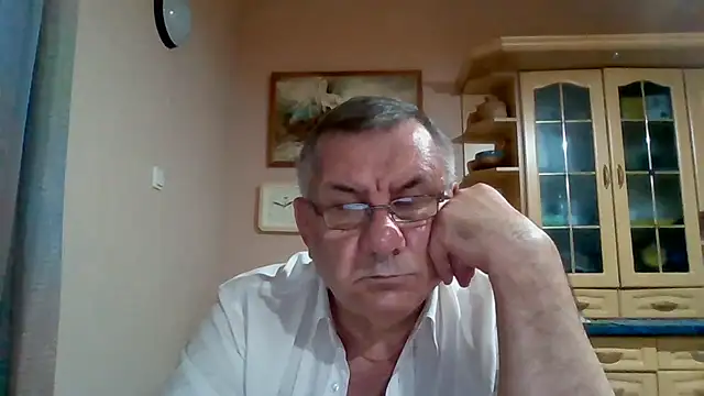 machomale3 Show in webcam
