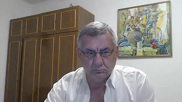 machomale3 Show in webcam