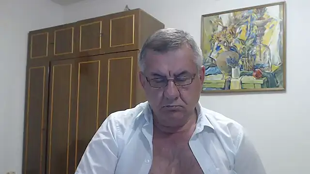 machomale3 Show in webcam
