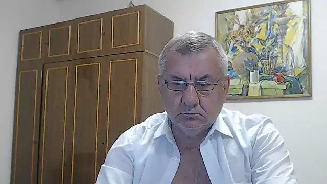 machomale3 Show in webcam