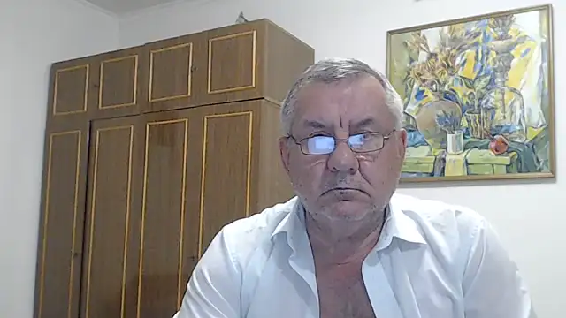 machomale3 Show in webcam