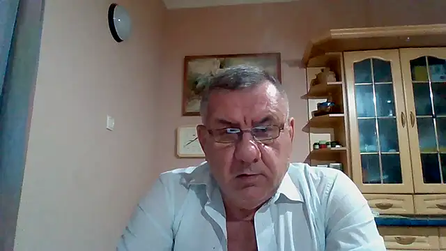 machomale3 Show in webcam