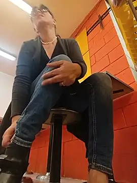 emma_tour's Webcam Show