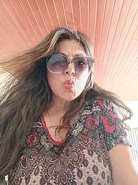 Chat +18 de emma_tour ao vivo