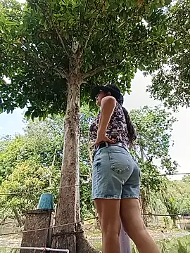 emma_tour's Webcam Show