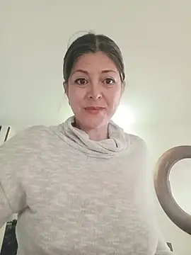 emma_tour Show in webcam