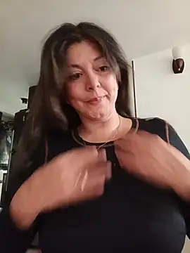 emma_tour Adlı Modelin Canlı XXX Sohbeti