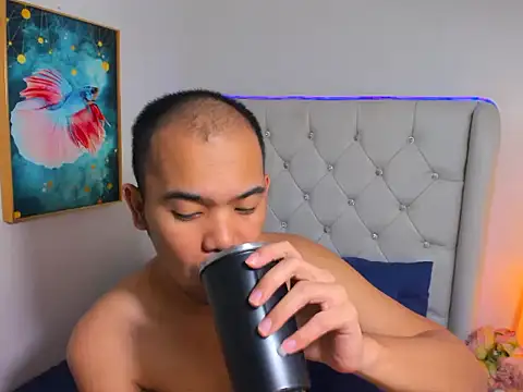 AsianZero: вебкам-шоу