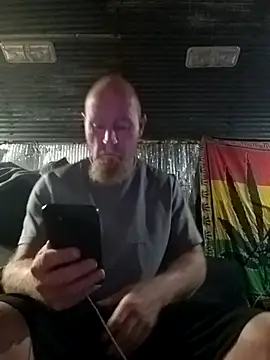 Redhitcher: вебкам-шоу