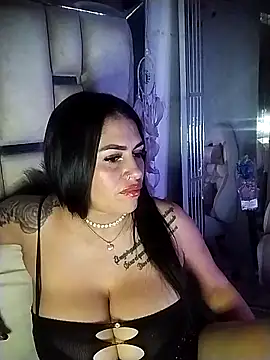 chelaqueen_ Adlı Modelin Canlı XXX Sohbeti