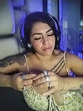 chelaqueen_'s Live XXX Chat