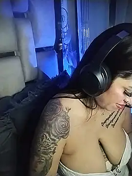 Chatroom XXX en direct de chelaqueen_