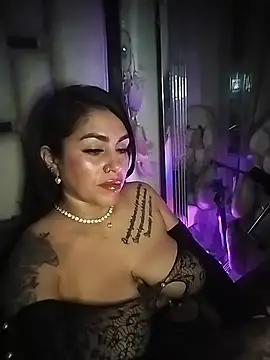 chelaqueen_'s Live Chat Room