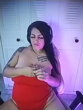 צ'אט XXX בשידור חי של chelaqueen_